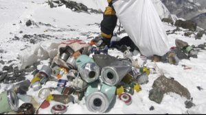 debris-in-mt everest