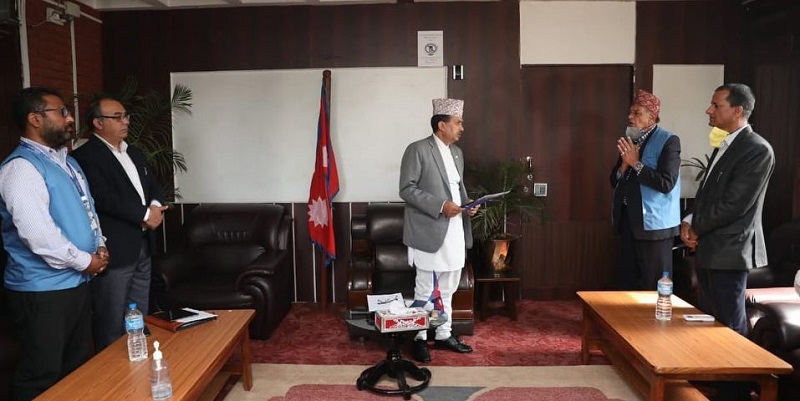 चौधरी फाउण्डेशनको सरकारलाई सहयोग, १ हजार थान ‘पीसीआर रिएजेन्ट’ हस्तान्तरण